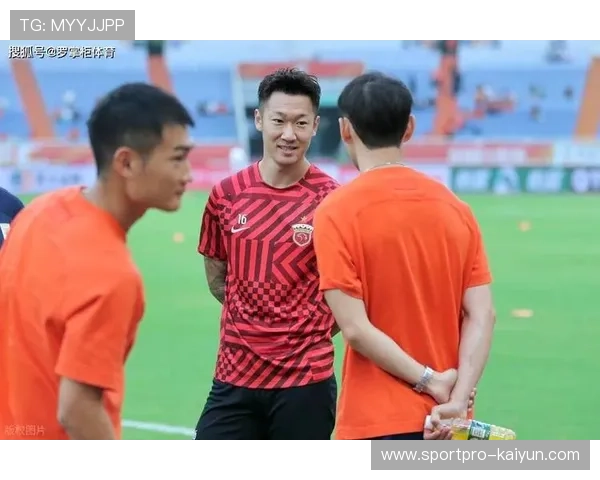 上海海港李圣龙转会中乙，徐新加盟云南玉昆引发阵容年轻化讨论